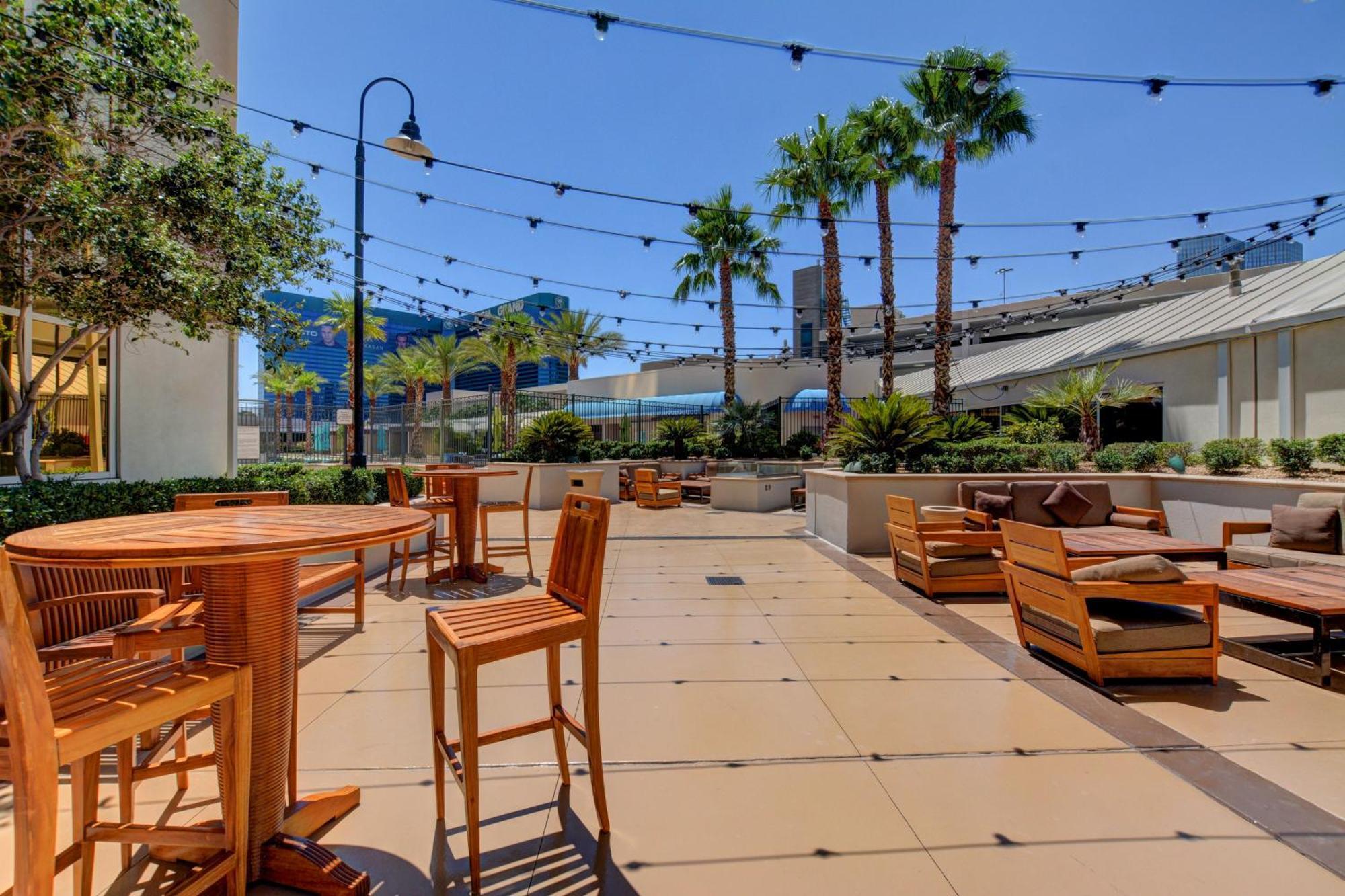 Luxe 1br 2bth Mgm Signature Balcony Apartahotel Las Vegas