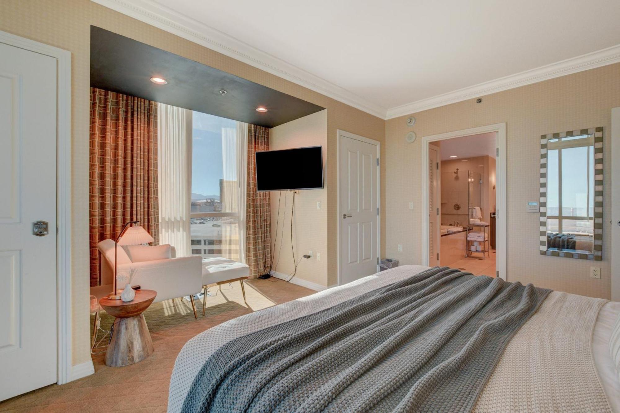 Luxe 1br 2bth Mgm Signature Balcony Apartahotel Las Vegas